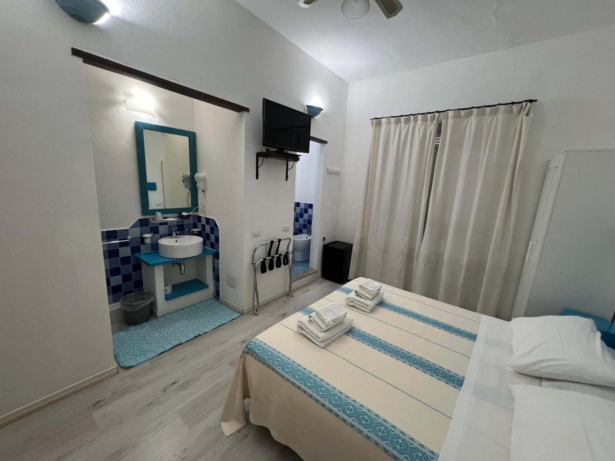 Hotel Da Cecco Санта-Тереза-Галлура Экстерьер фото