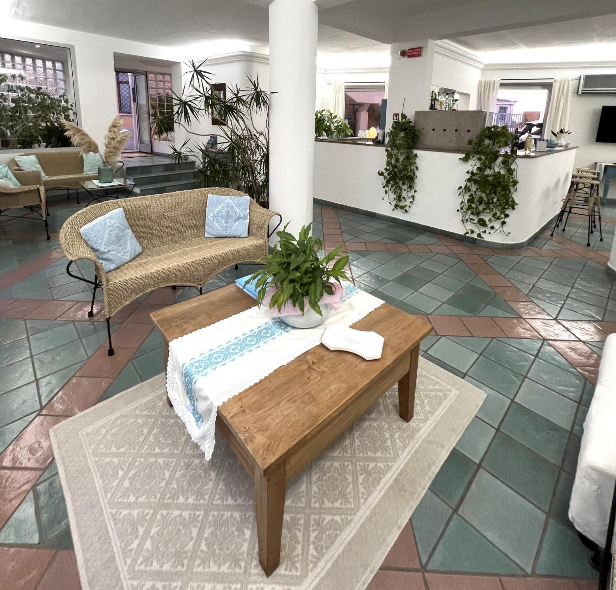 Hotel Da Cecco Санта-Тереза-Галлура Экстерьер фото