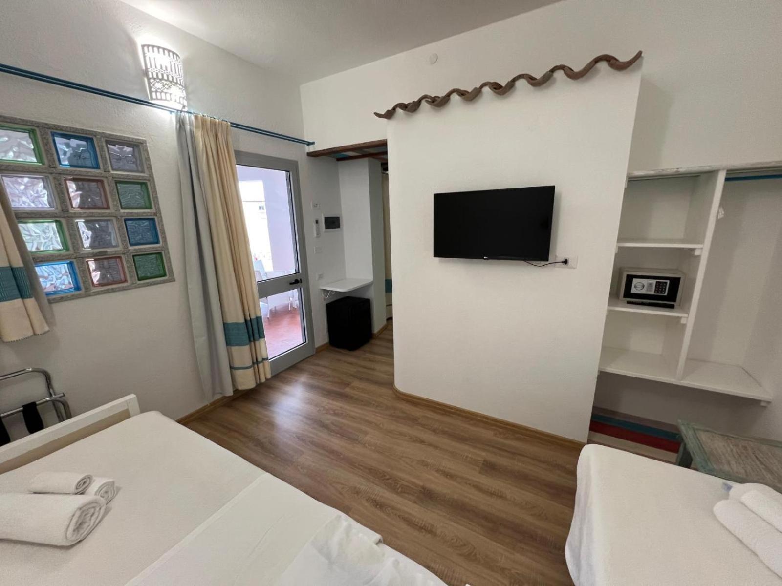 Hotel Da Cecco Санта-Тереза-Галлура Экстерьер фото